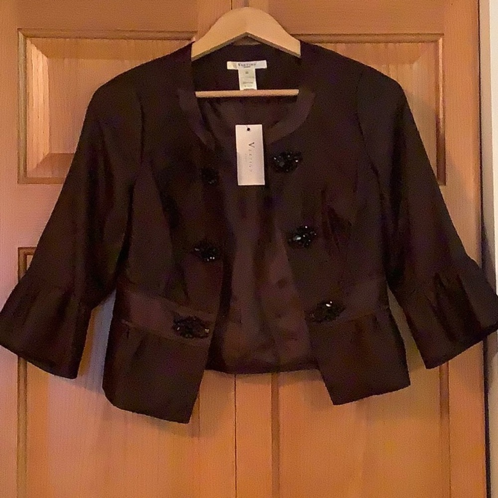 Short jewelry buttons jacket